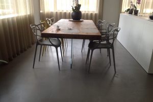 betonvloer woonkamer woonbeton